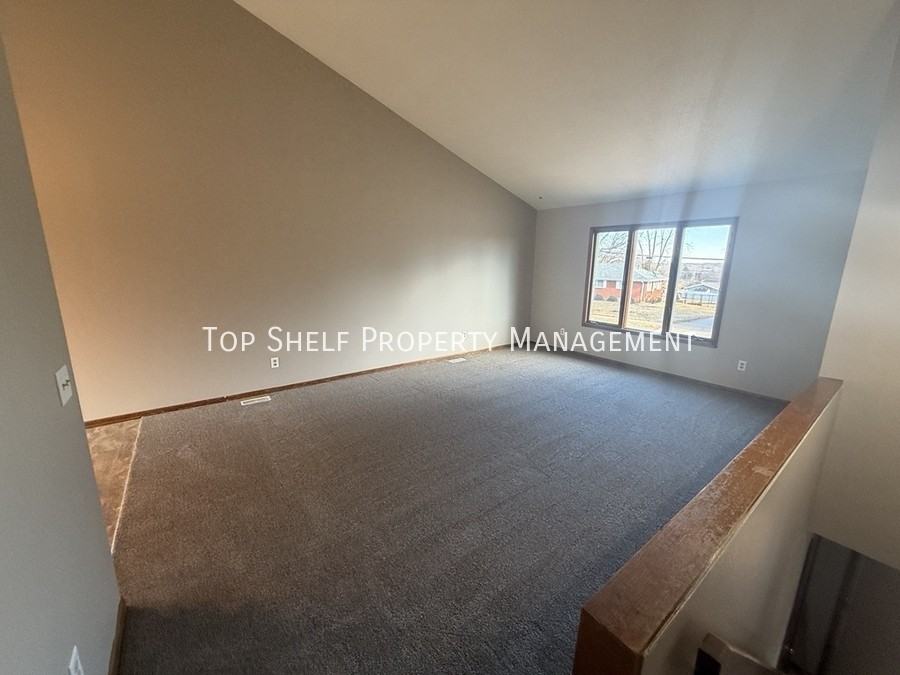 2616 Beverly Dr - Photo 2 of 16