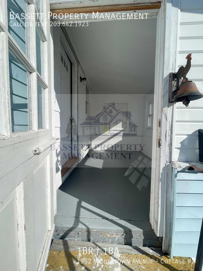 1952 Middletown Ave - Photo 3 of 18