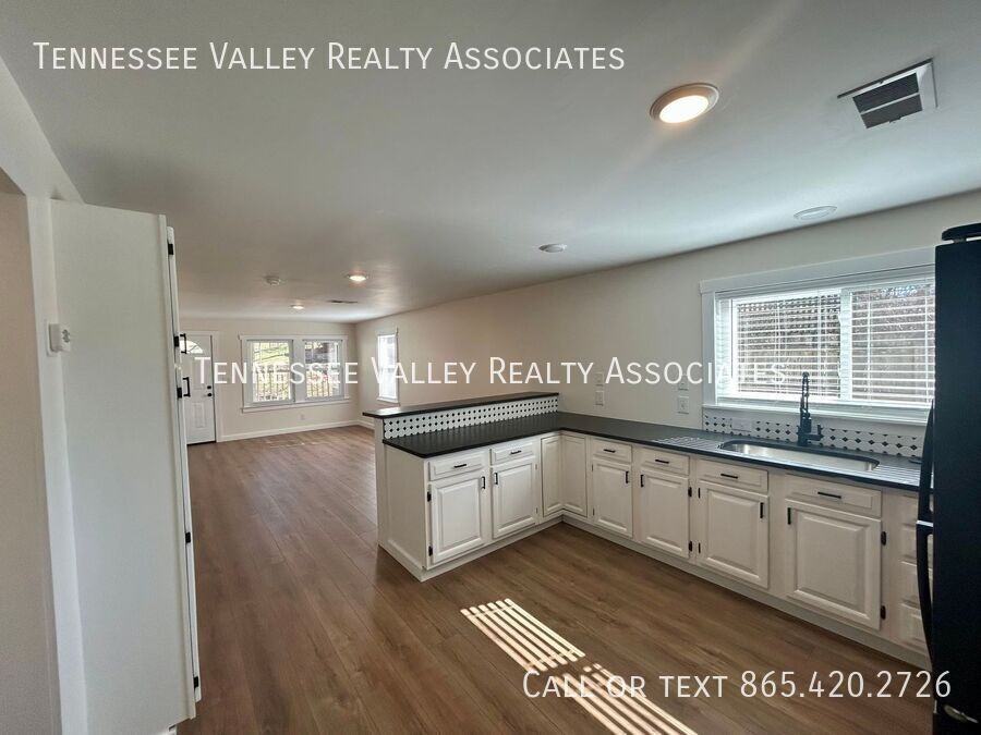 2321 Bradford St - Photo 6 of 22