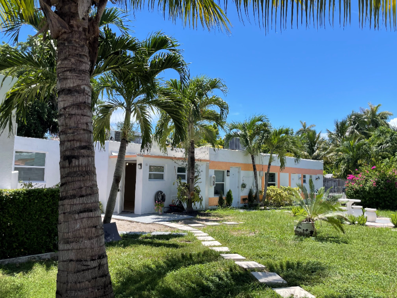 11050 Biscayne Blvd #6 - Photo 2 of 8