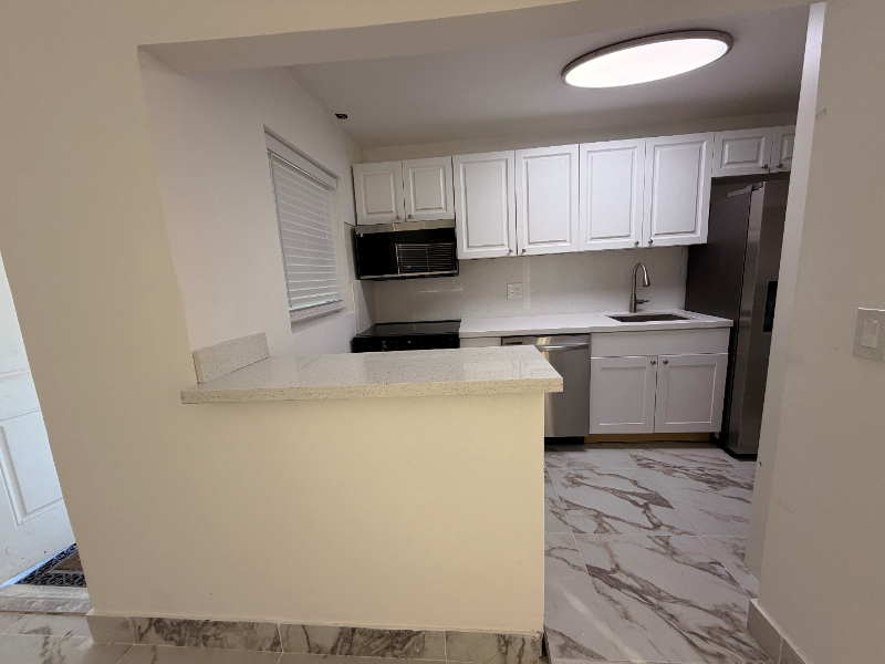 11050 Biscayne Blvd #6 - Photo 5 of 8