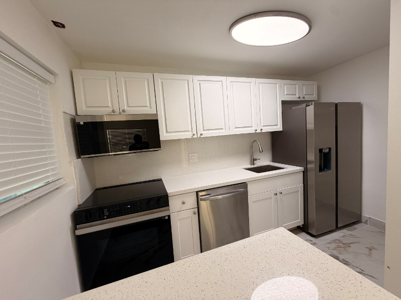 11050 Biscayne Blvd #6 - Photo 6 of 8