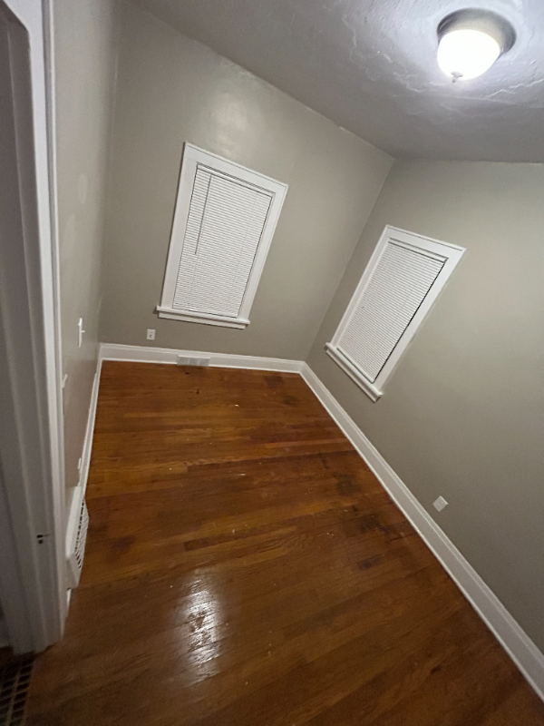 3238 Ridgeway Ave - Photo 6 of 11