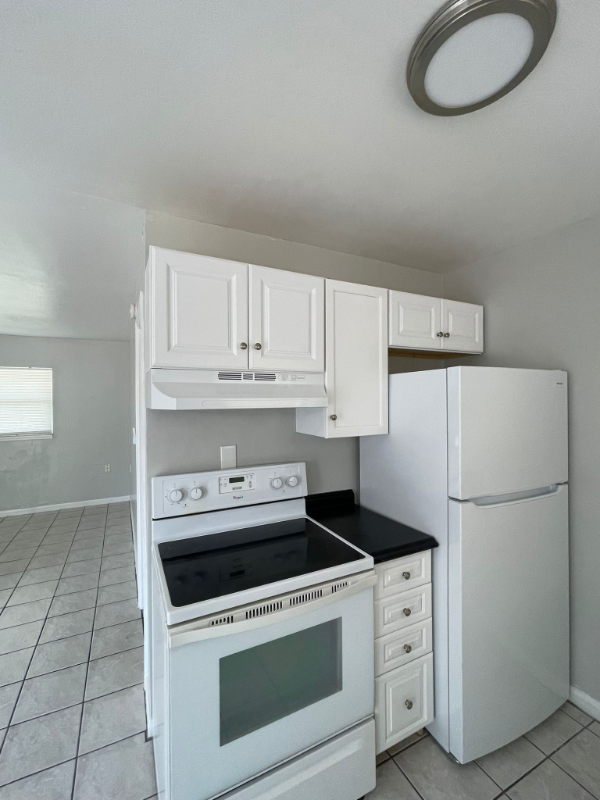 1100 Neptune Dr #1124 - Photo 7 of 8