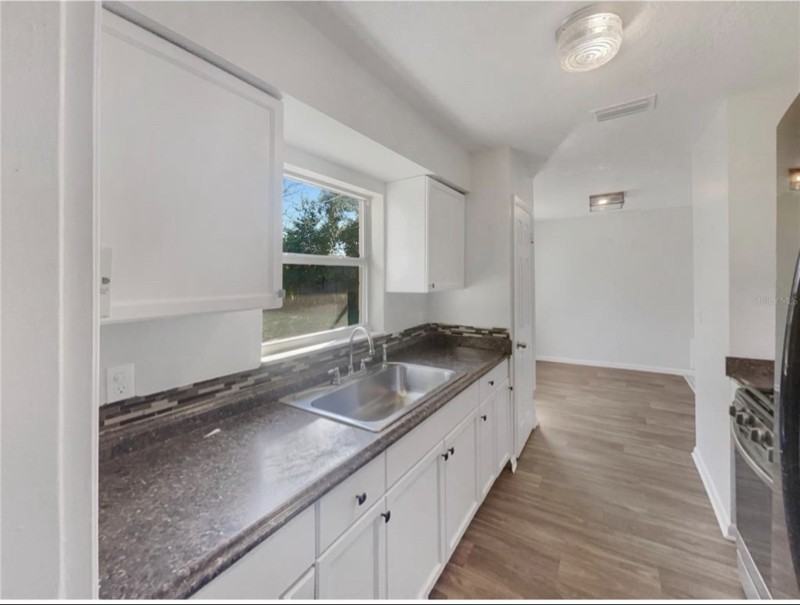 2841 Central Dr - Photo 6 of 9