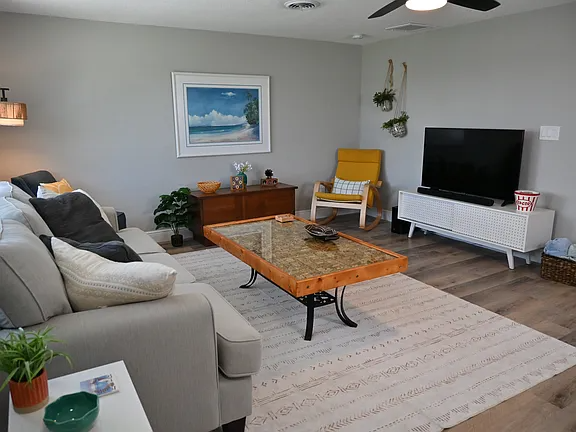 1625 Meadowlark Ln - Photo 2 of 20