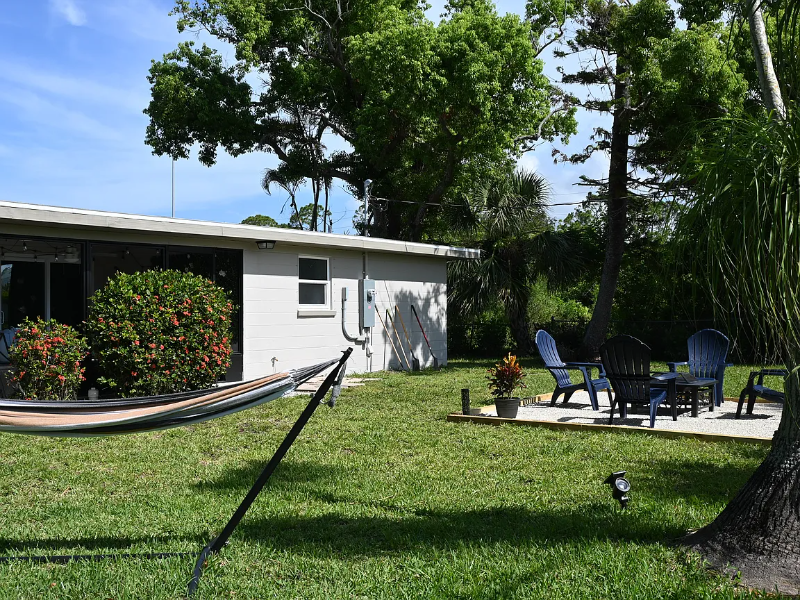 1625 Meadowlark Ln - Photo 4 of 20