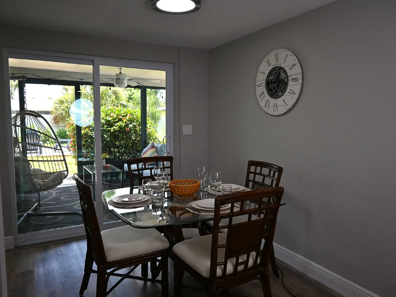 1625 Meadowlark Ln - Photo 7 of 20