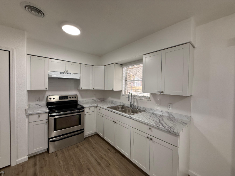 4410 Moana Dr - Photo 3 of 18