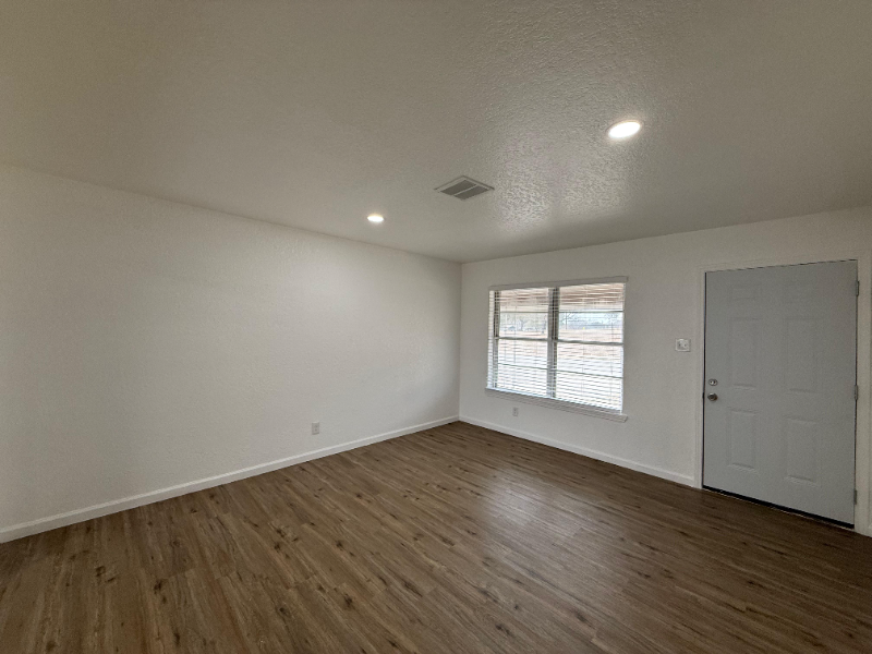 4410 Moana Dr - Photo 5 of 18