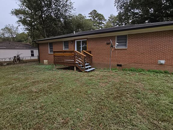 126 Woodward Ct - Photo 2 of 15