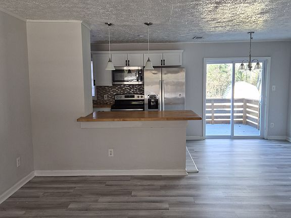 126 Woodward Ct - Photo 3 of 15