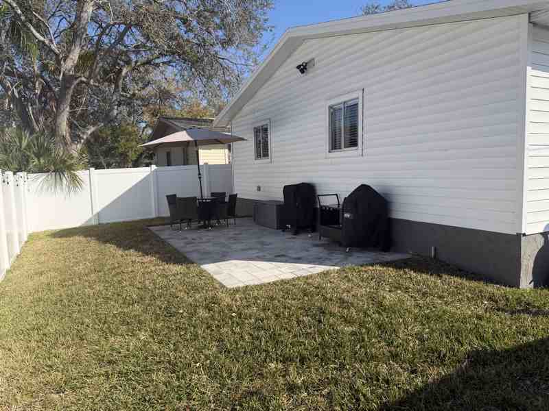 611 16th Ave S - Photo 4 of 19