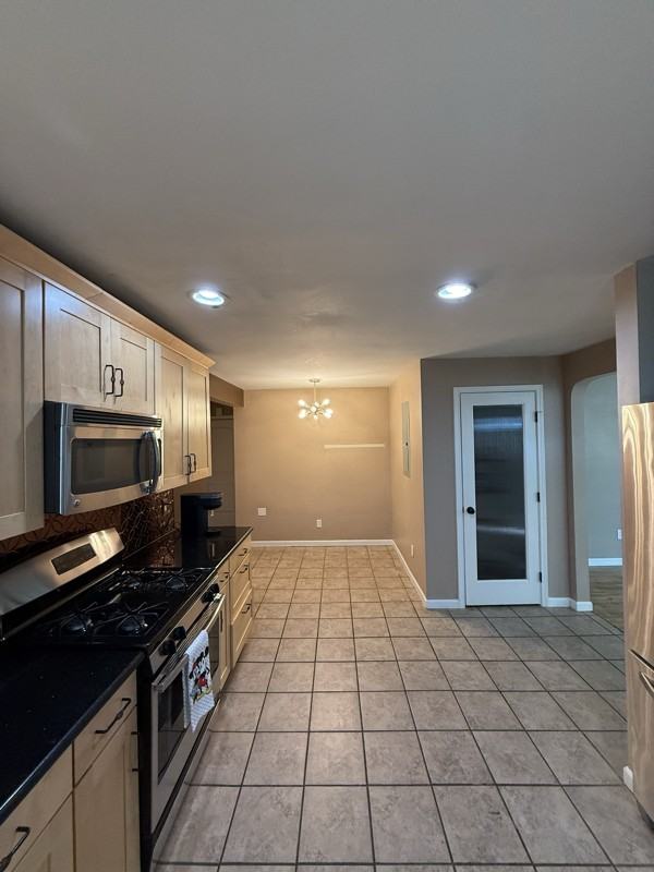 1325 Garrison Ave - Photo 6 of 8