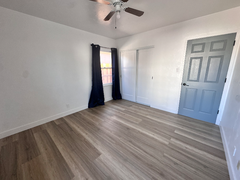 422 E Grand Ave - Photo 3 of 9