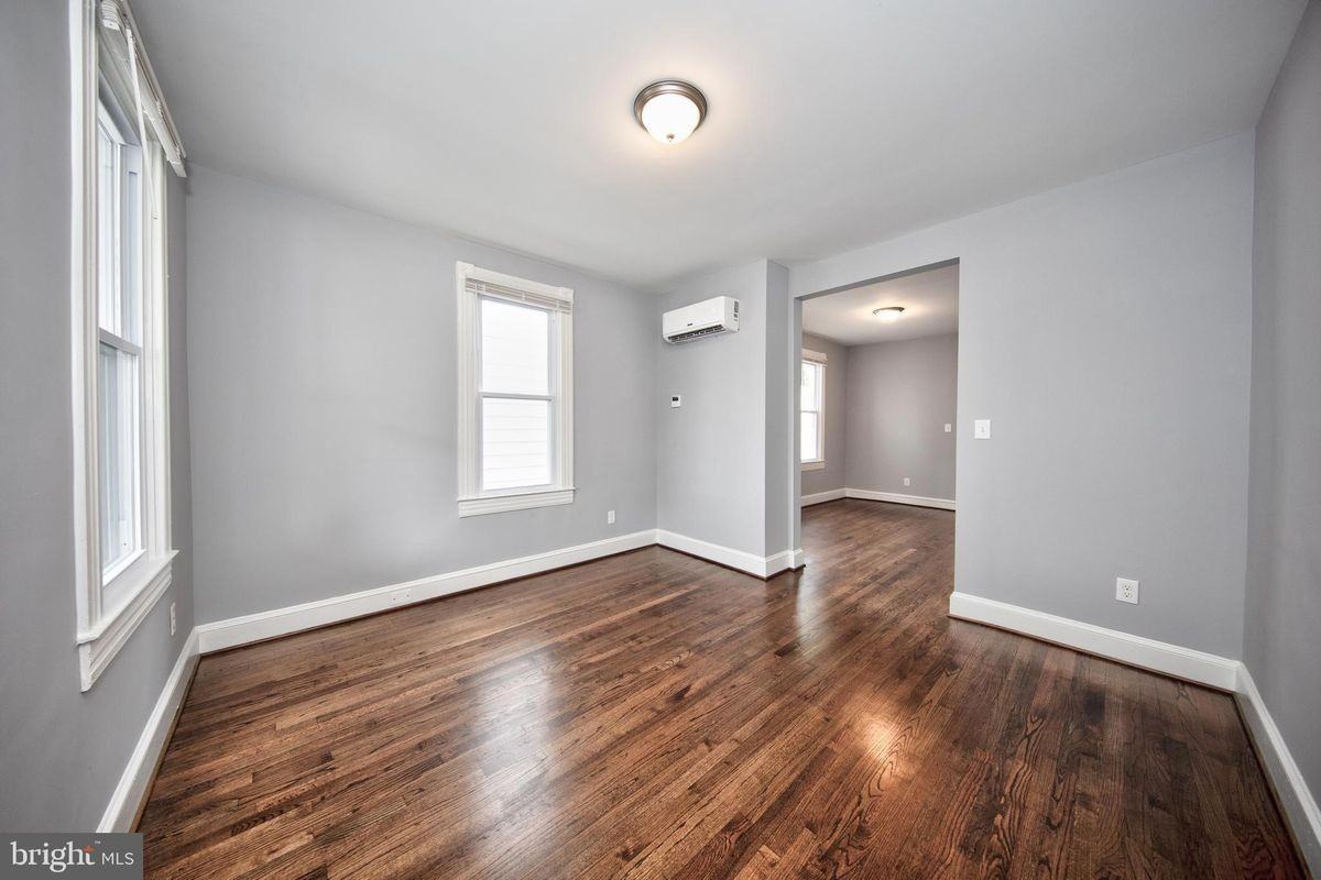 655 Bourbon St - Photo 2 of 7