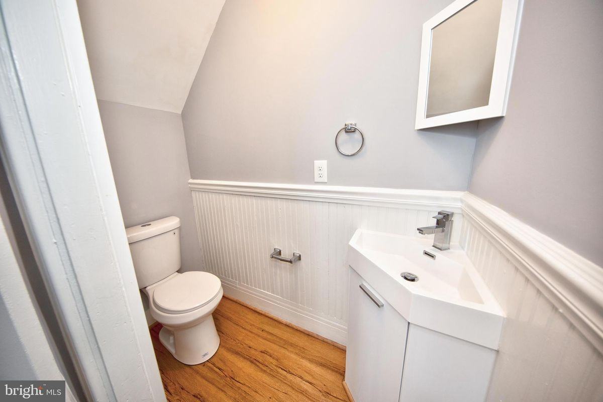 655 Bourbon St - Photo 3 of 7
