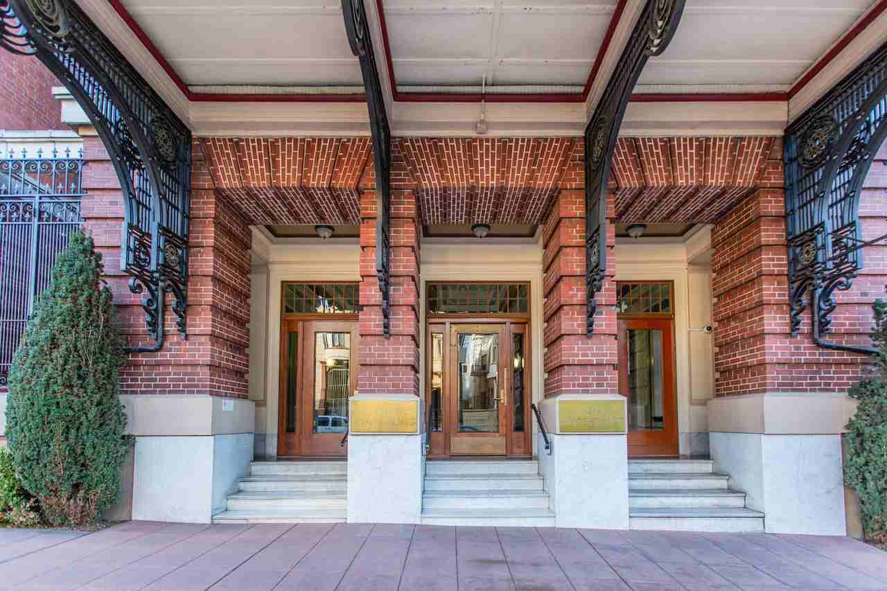 1369 Hyde - Photo 2 of 4