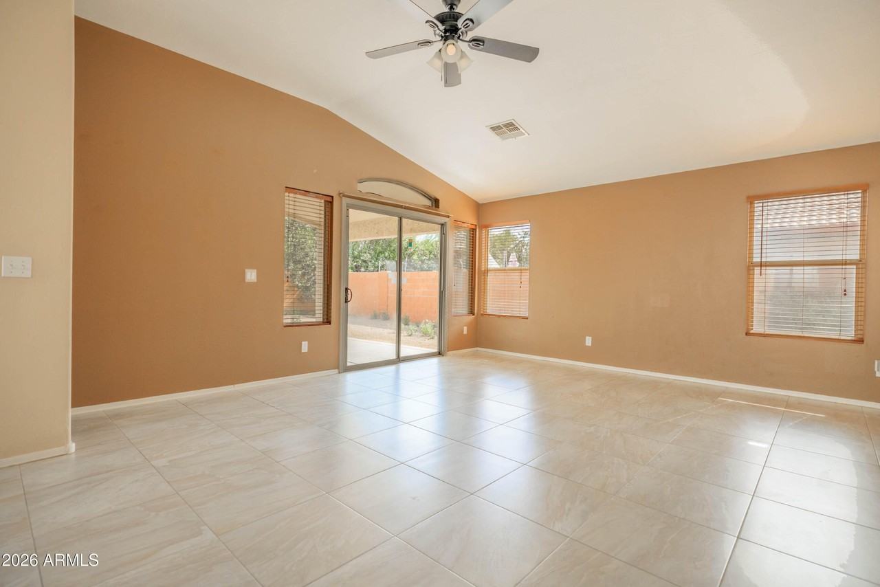 1401 S 80th St - Photo 7 of 39