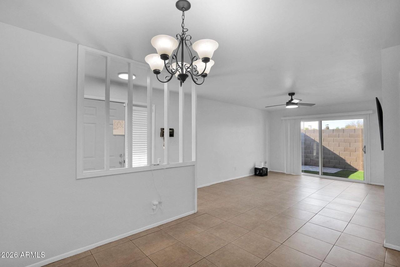 1808 E Center Ln Apt D #D - Photo 2 of 26