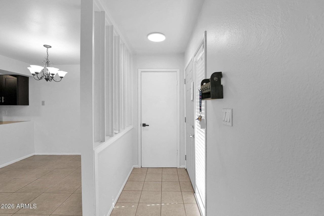 1808 E Center Ln Apt D #D - Photo 3 of 26