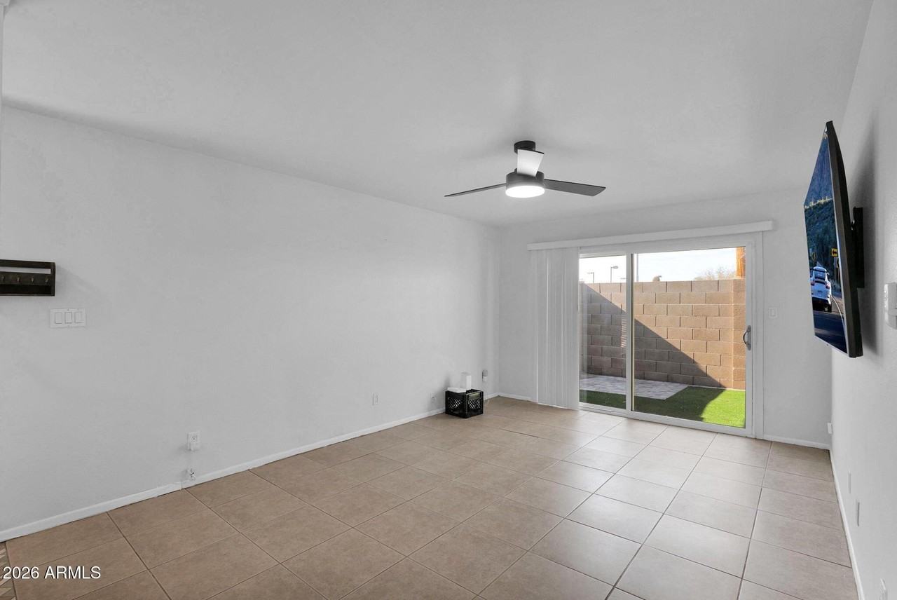 1808 E Center Ln Apt D #D - Photo 5 of 26