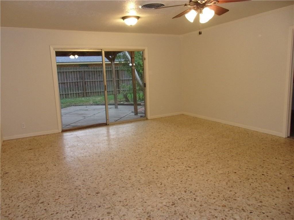 438 Poenisch Dr - Photo 4 of 15