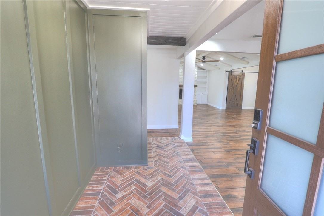 5209 Bromley Dr - Photo 4 of 31