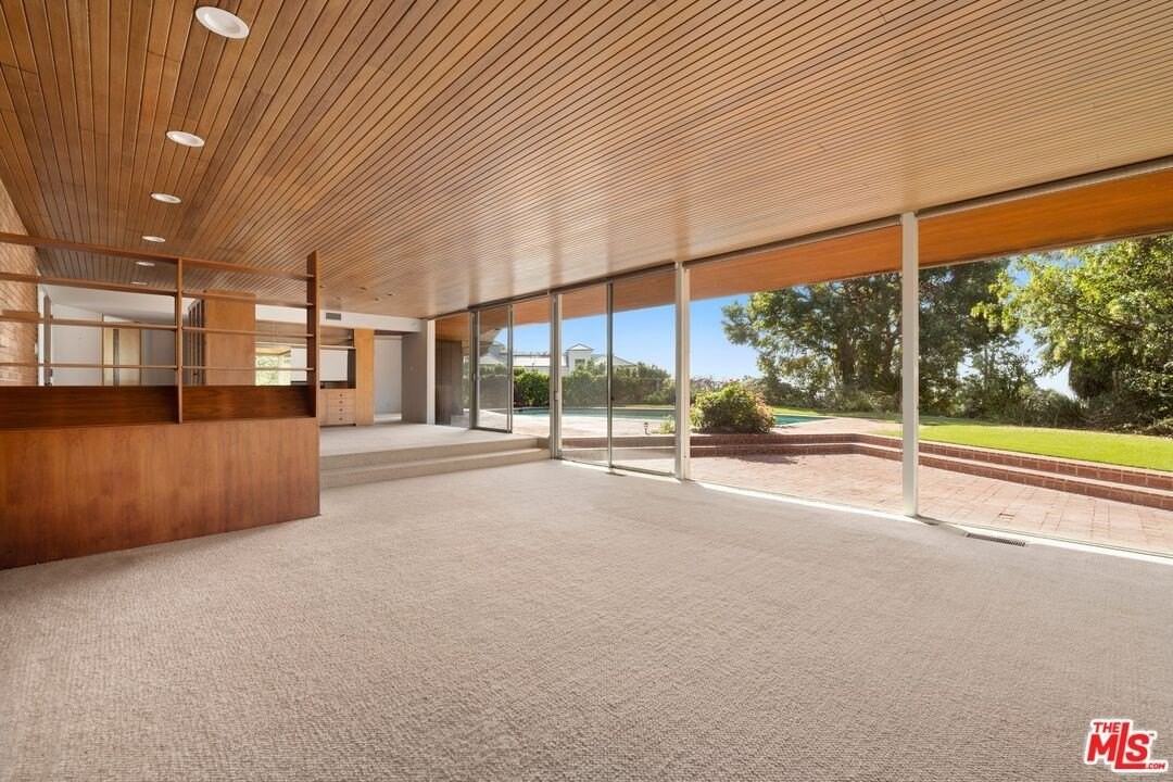 590 N Tigertail Rd - Photo 4 of 16