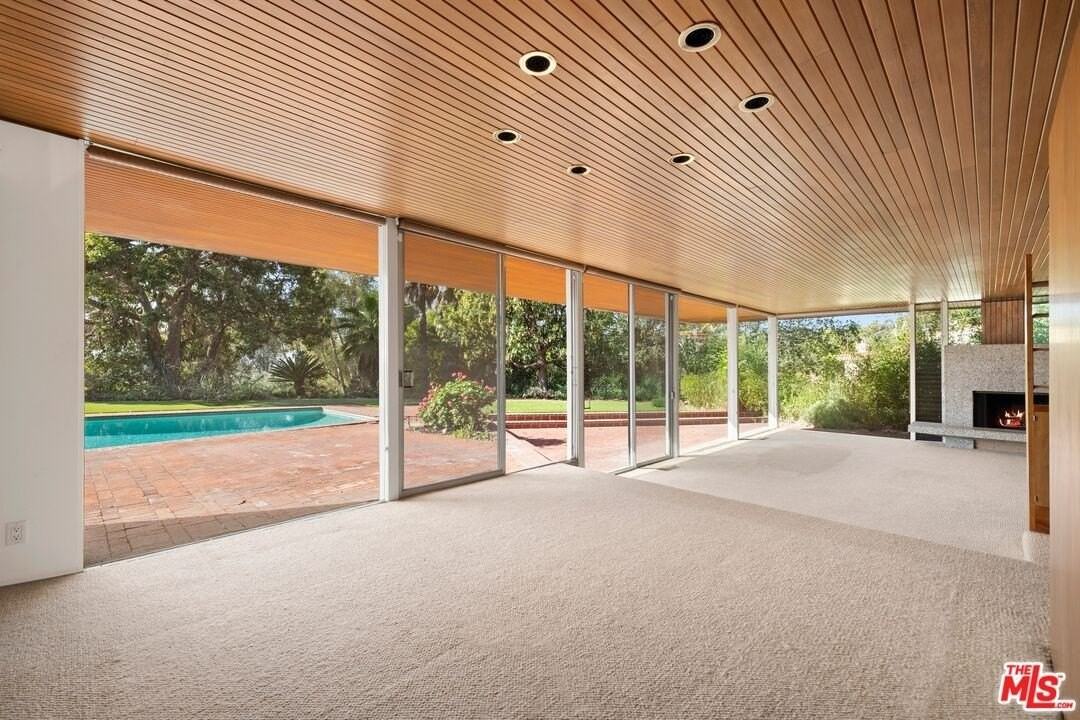 590 N Tigertail Rd - Photo 5 of 16