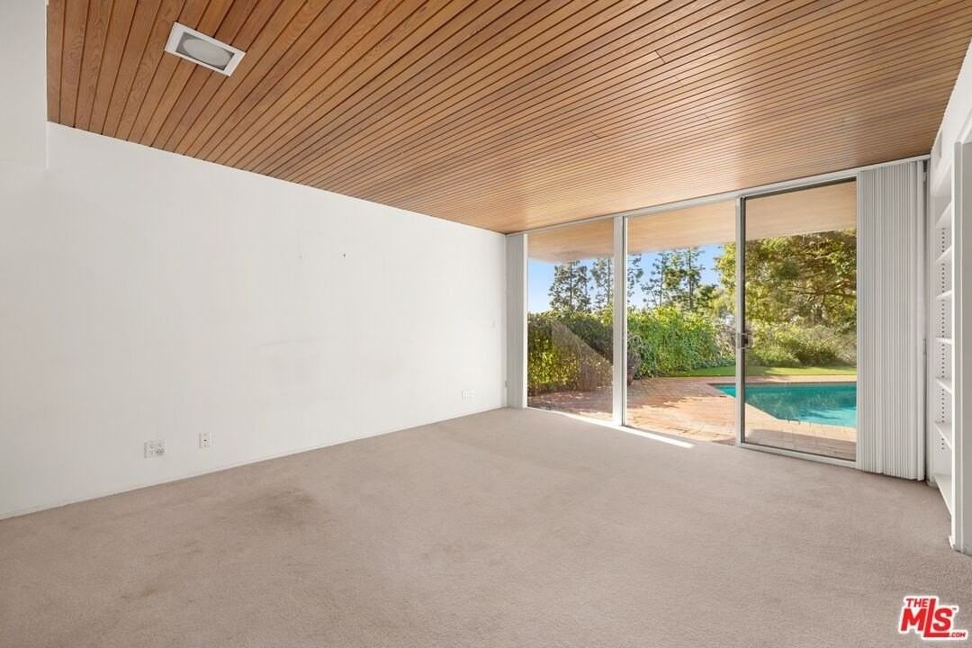 590 N Tigertail Rd - Photo 7 of 16