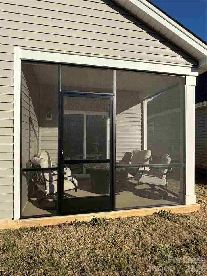 1421 6th St Ne - Photo 3 of 11