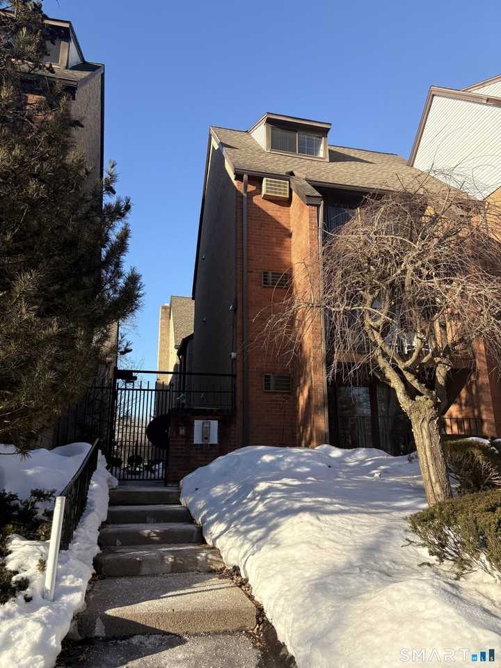 181 Loomis Dr Apt 140 #140 - Photo 3 of 8