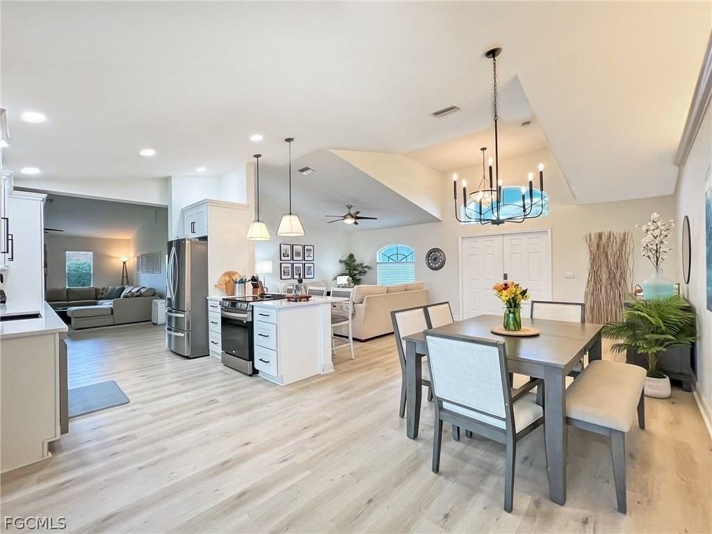 1325 Ne 5th Pl - Photo 3 of 34