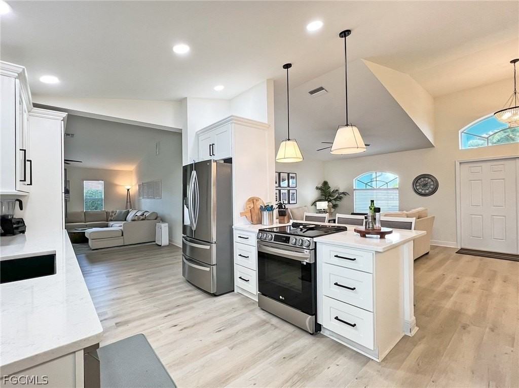 1325 Ne 5th Pl - Photo 5 of 34