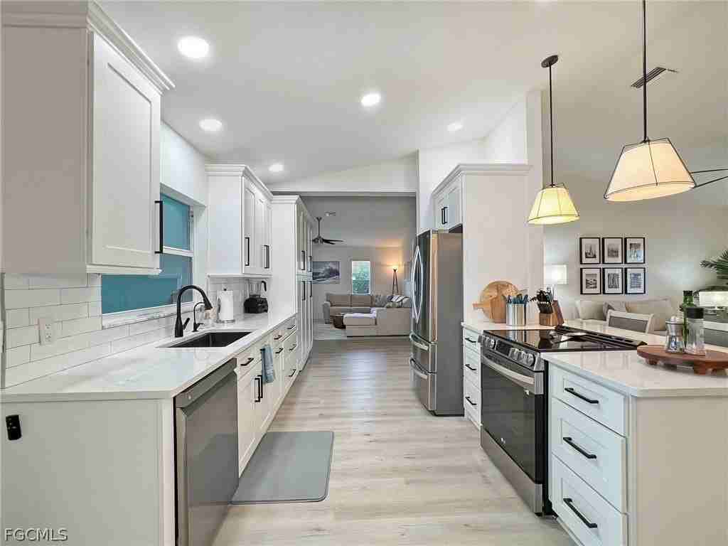 1325 Ne 5th Pl - Photo 6 of 34