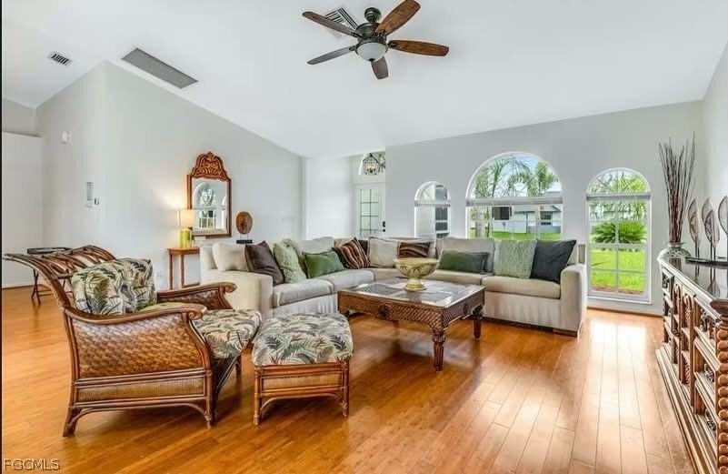 915 Sw 1st Ter - Photo 2 of 10