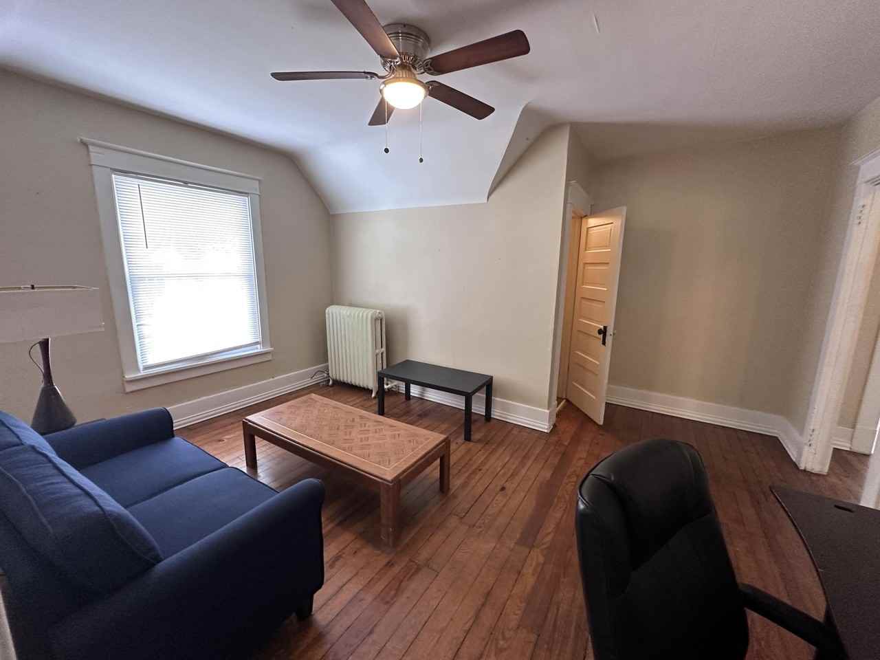 535 Archer Avenue unit: Upper Apt. 2 - Photo 4 of 21