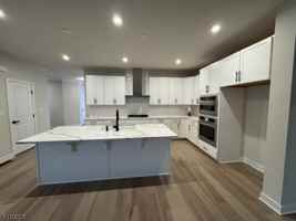 featured image of 61 Willow Ln