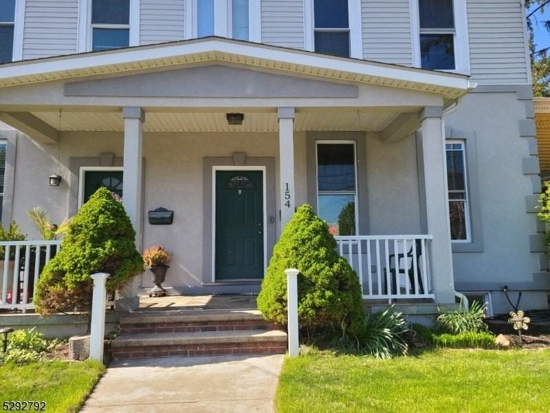 154 W Washington Ave #A - Photo 2 of 27