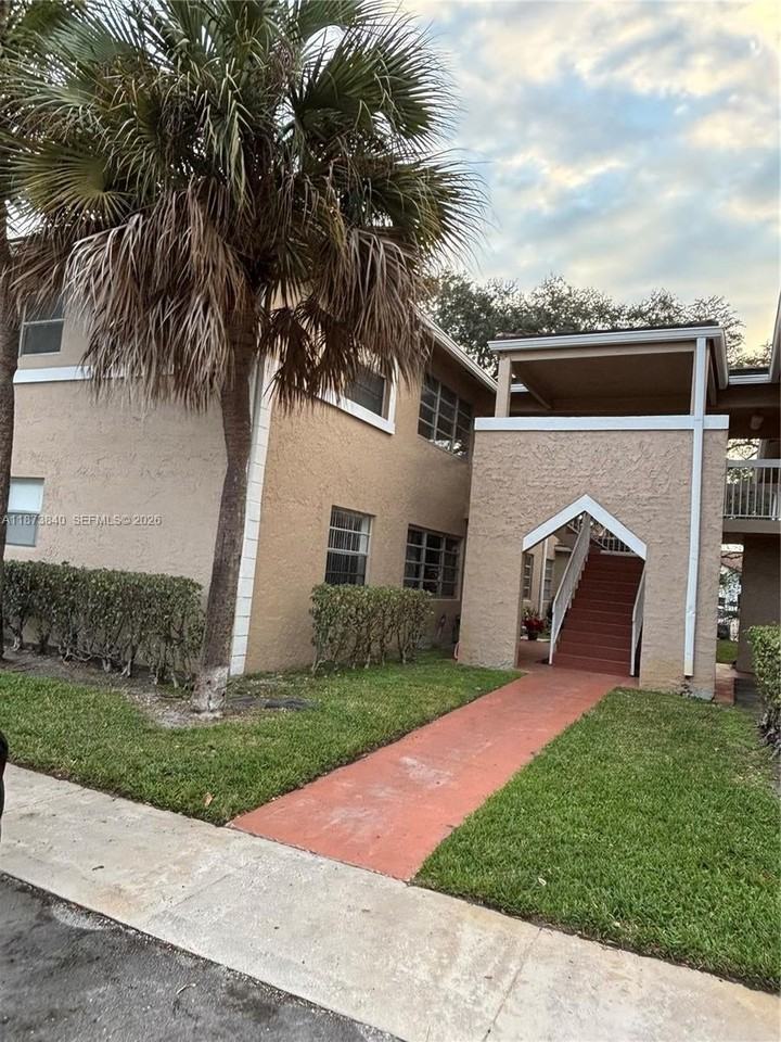 824 Twin Lakes Dr #18F - Photo 2 of 19