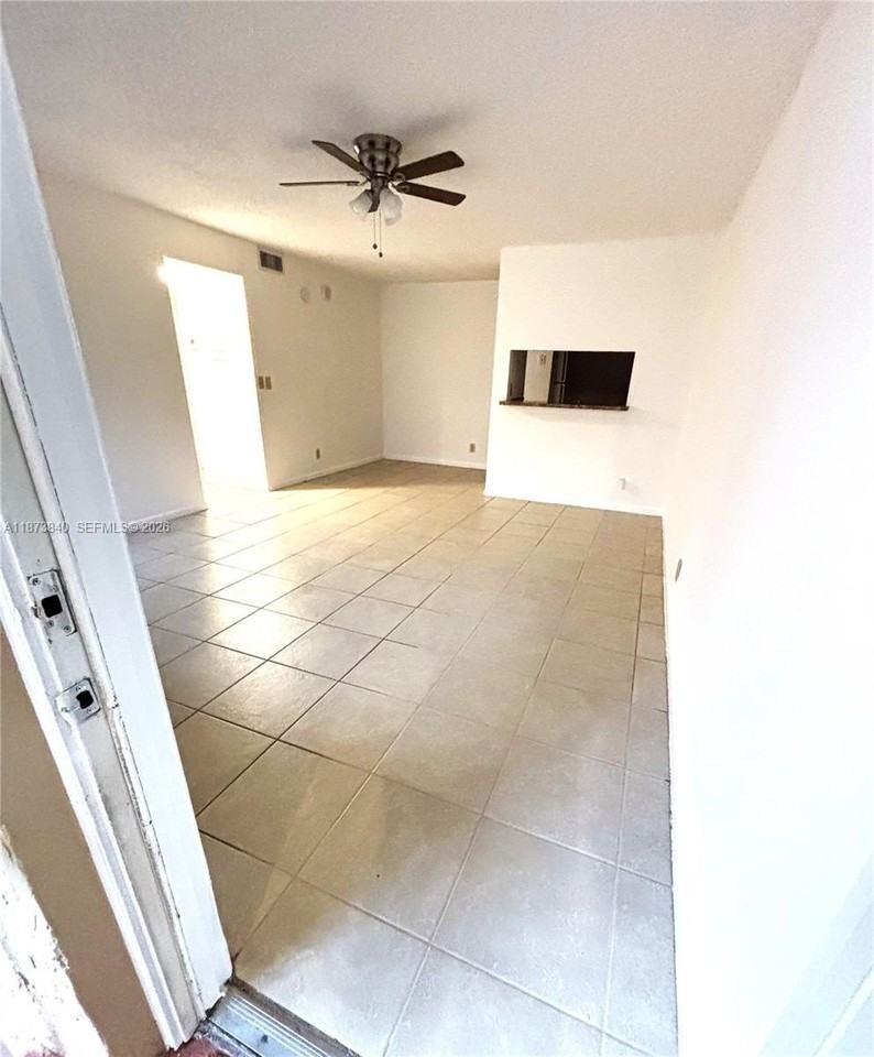 824 Twin Lakes Dr #18F - Photo 4 of 19