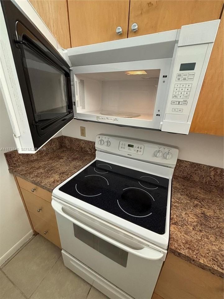 824 Twin Lakes Dr #18F - Photo 7 of 19