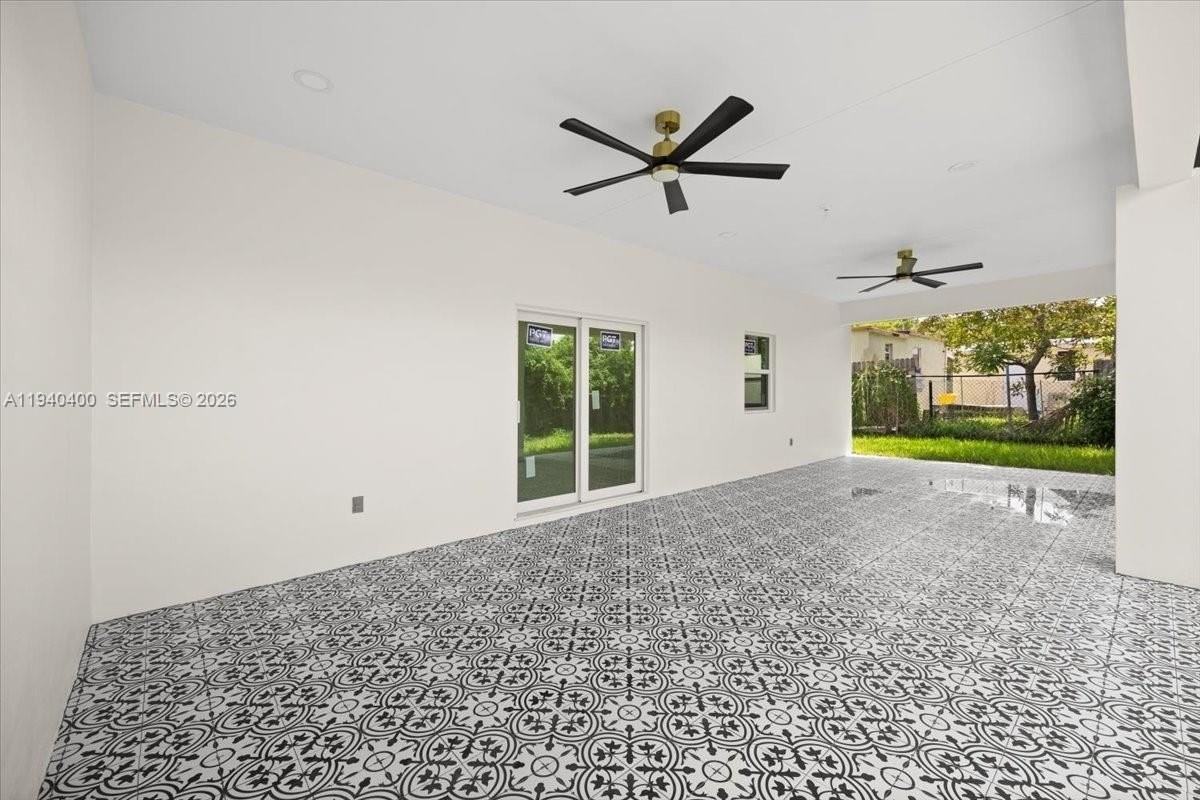 930 34th St - Photo 2 of 17