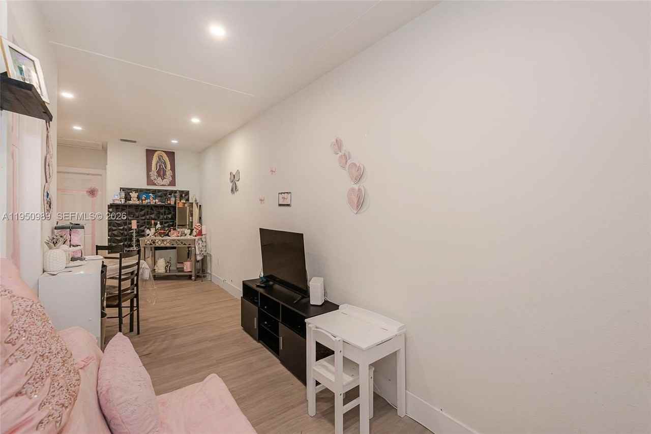 110 Nw 58th St #0 - Photo 4 of 27