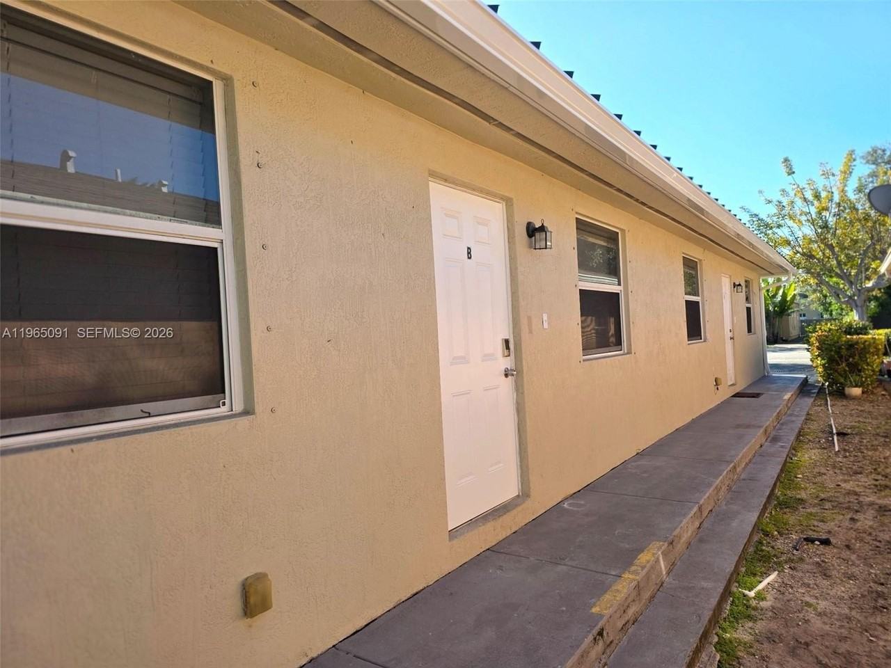 2309 Liberty St #B - Photo 2 of 18