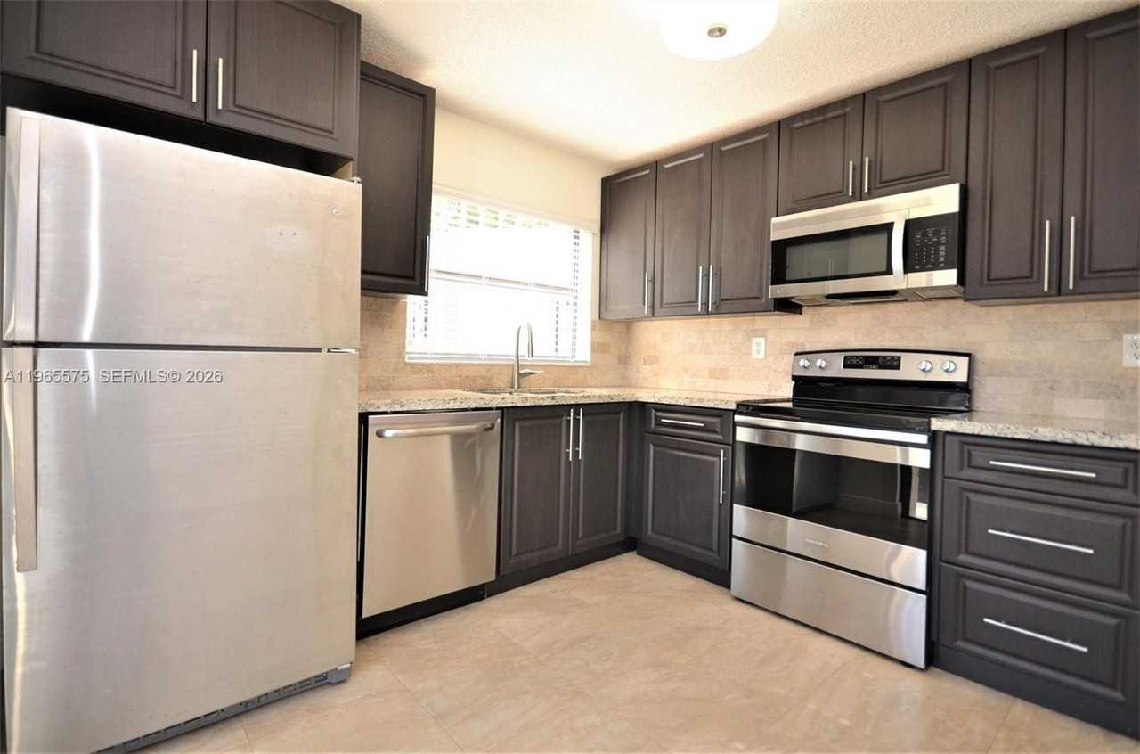 10400 Sw 67th St - Photo 5 of 27