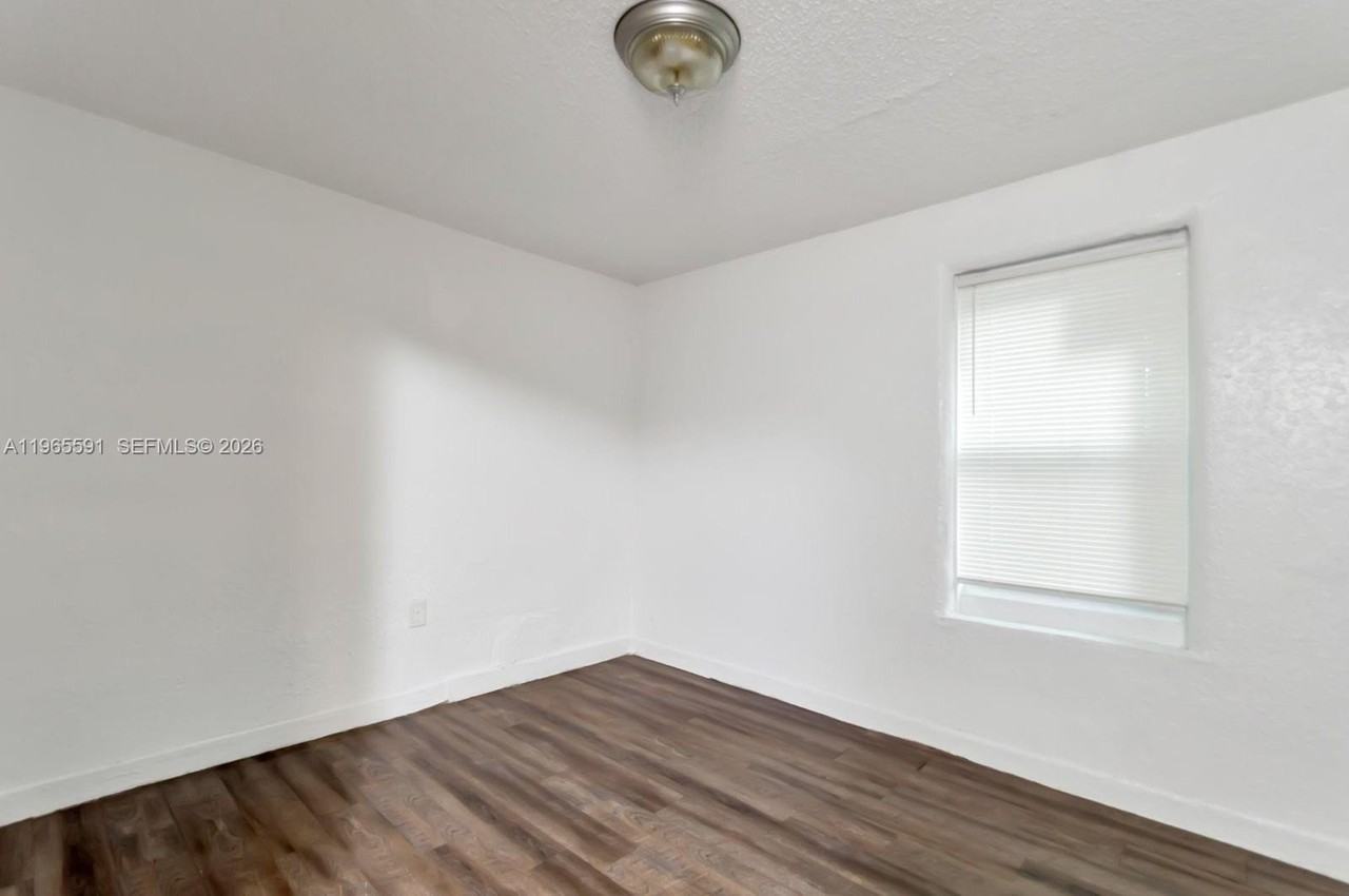 1629 W 31st St #1629 - Photo 2 of 12