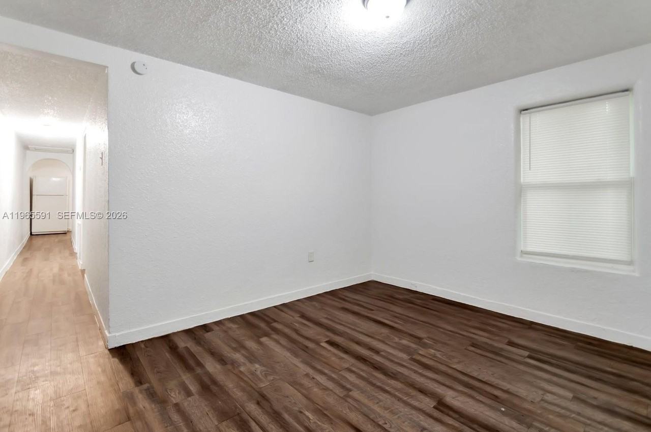 1629 W 31st St #1629 - Photo 3 of 12