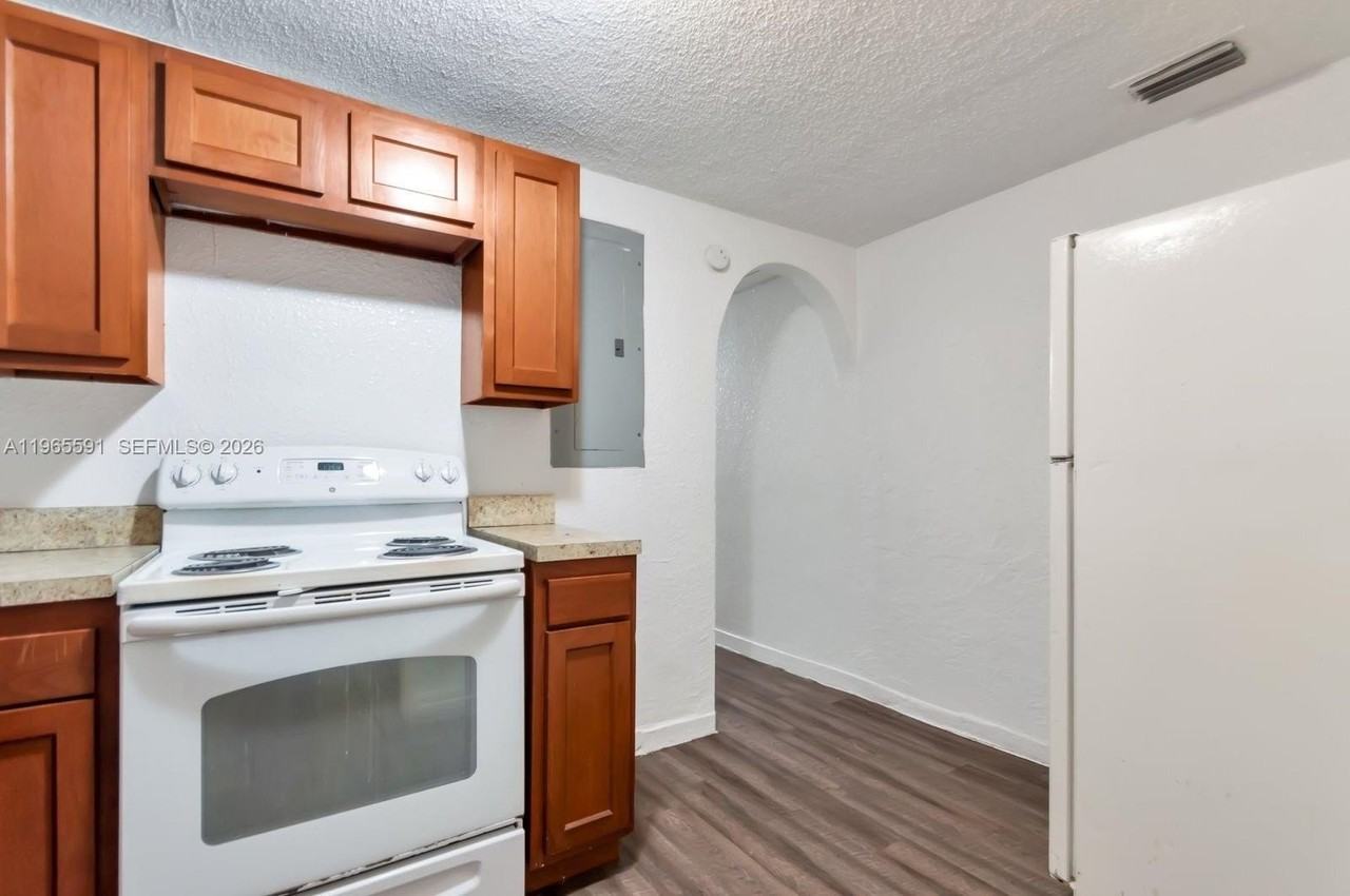 1629 W 31st St #1629 - Photo 5 of 12